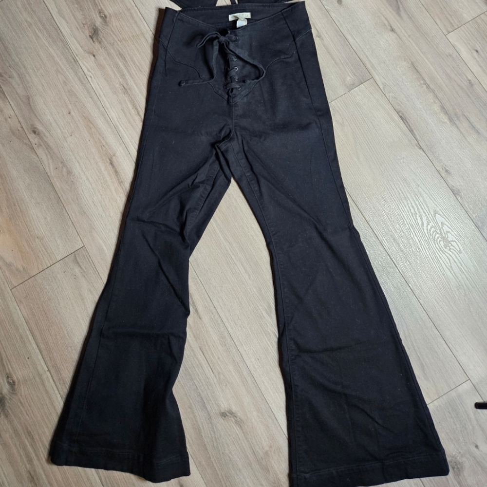 💥Sale💥NWOT Torrid Black Festi Lace Up Flare High Rise Jean - Picture 3 of 7